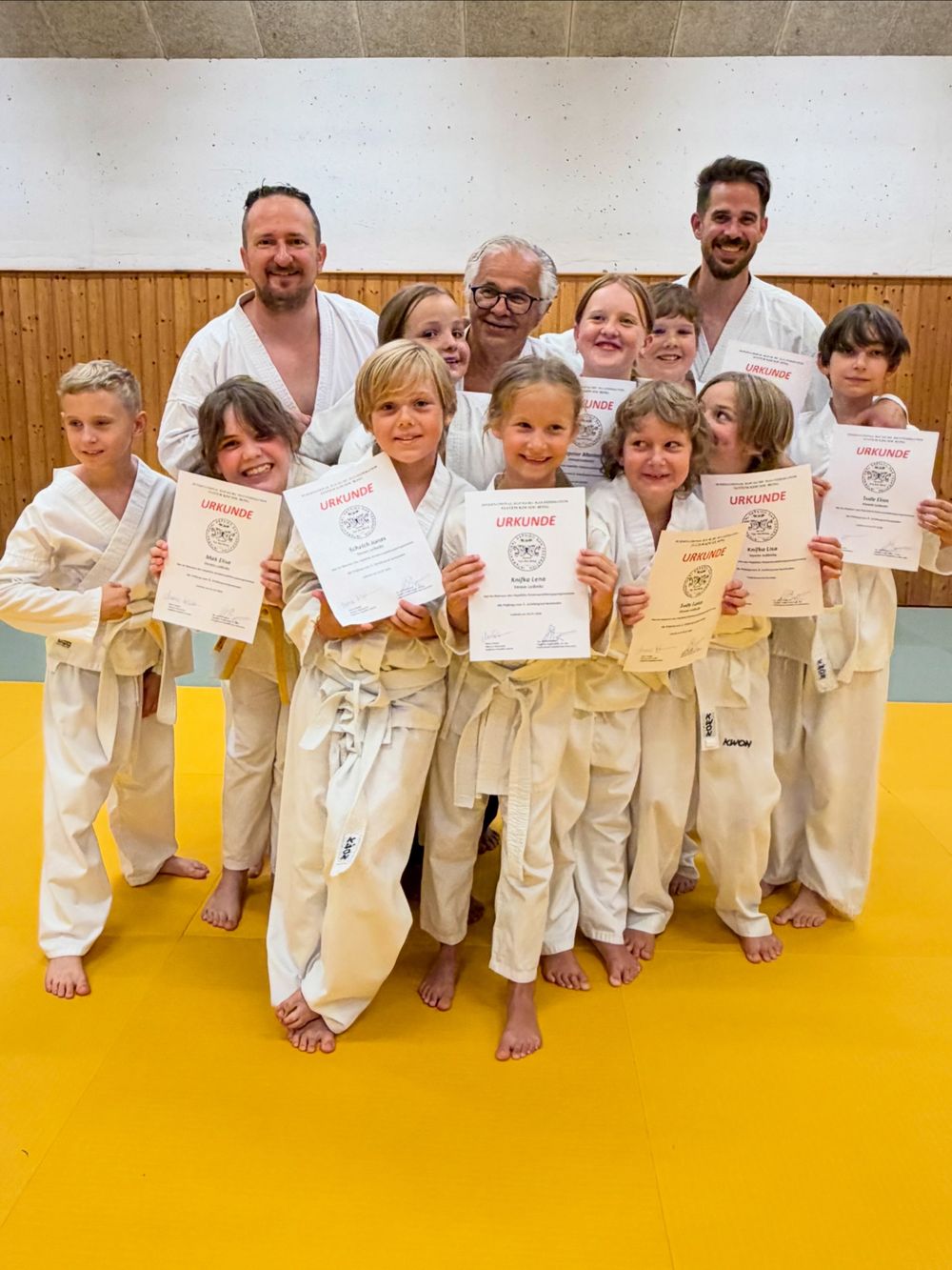 Esame di cintura dell'associazione Hap-Ki-Do Leibnitz — Mario Körbler con il suo gruppo di bambini